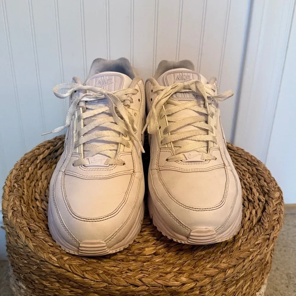 2024 Nike Air Max Mens Size 12 All White Athletic Running Shoes 687977-111
